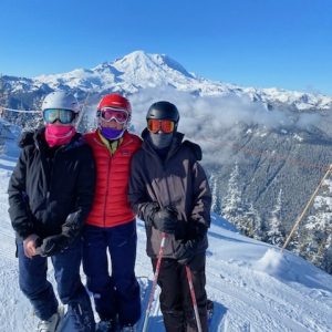 joanie-ransom-family-skiing